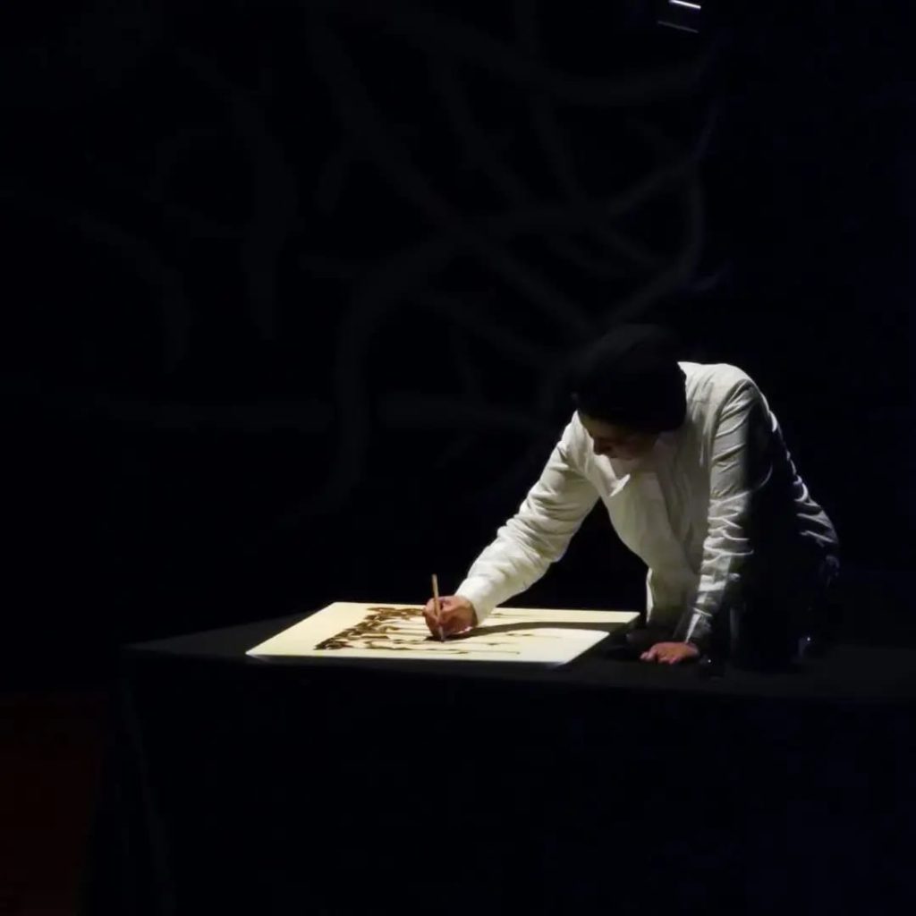 Listen to this reed-flute, how it complains